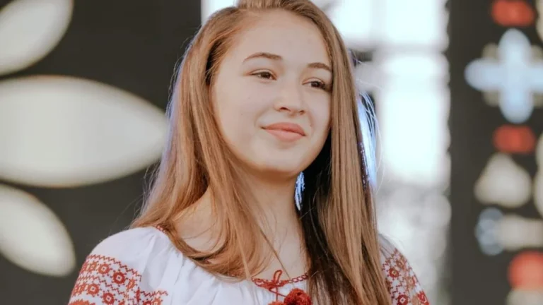 Doliu în muzica populară: Andreea Micu, tânăra interpretă din Buzău, a murit la doar 17 ani după un AVC suferit înainte de scenă