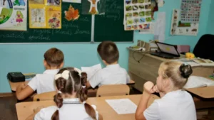 Evaluarea Națională la clasa a IV-a: Orientare reală sau sursă de stres pentru familii?